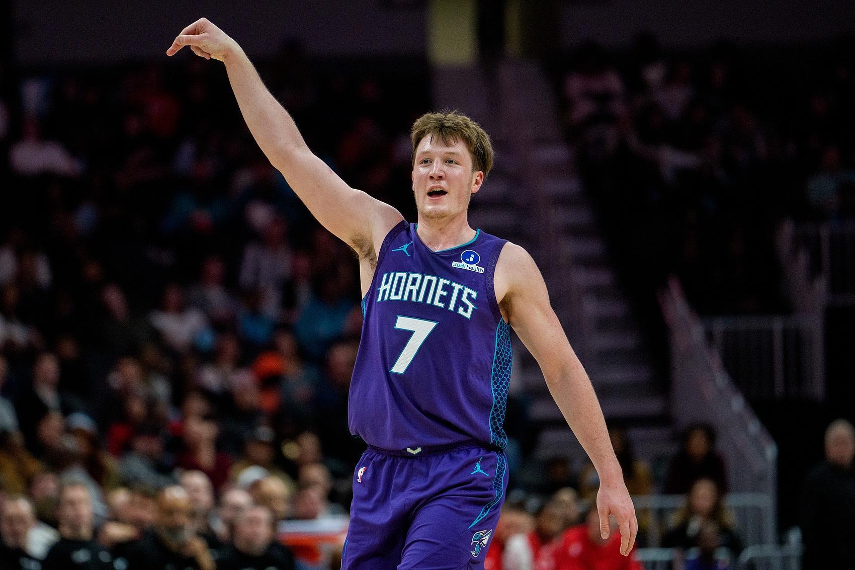 1战轰进29个三分球！黄蜂大胜凯尔特人，证明湖人的1个操作太关键