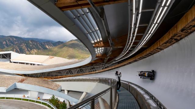 开云-国际训练周揭幕 24国运动员体验国家雪车雪橇赛道