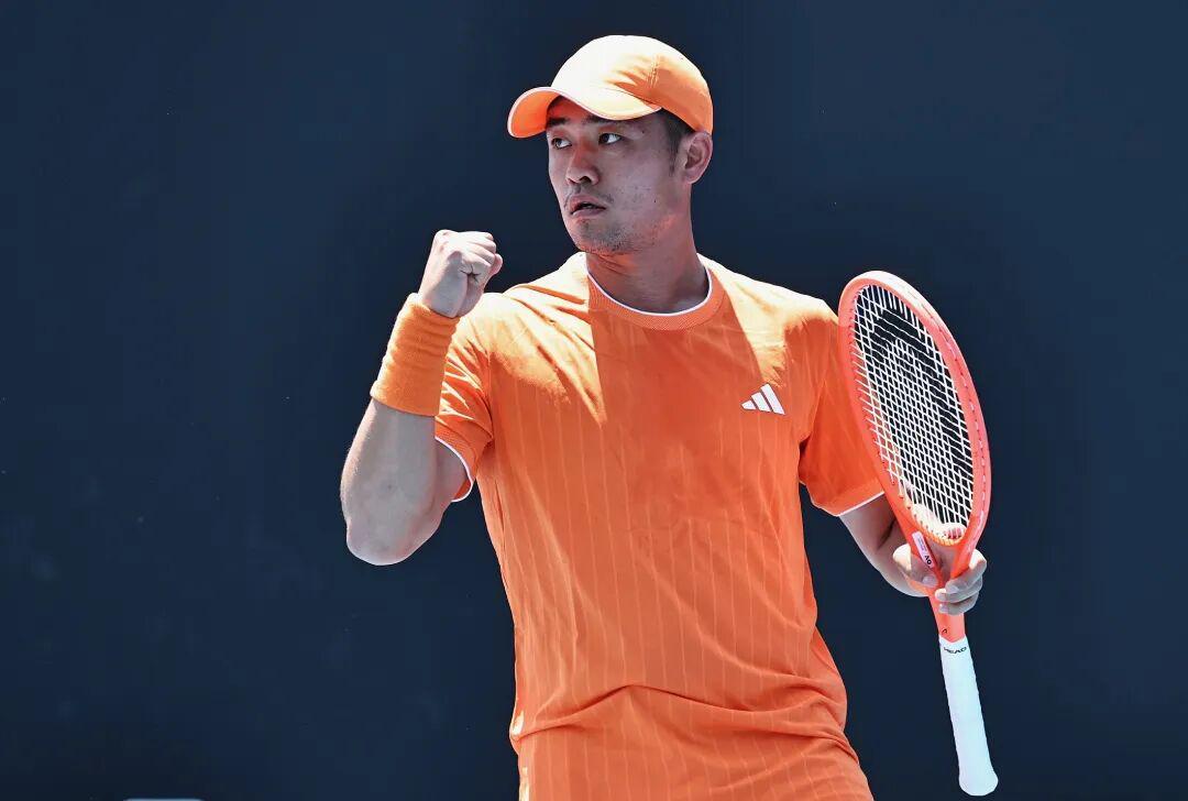 开云-澳网正赛首轮收官日：王欣瑜93分钟打卡下班，吴易昺淘汰“击败过德约”的意大利选手