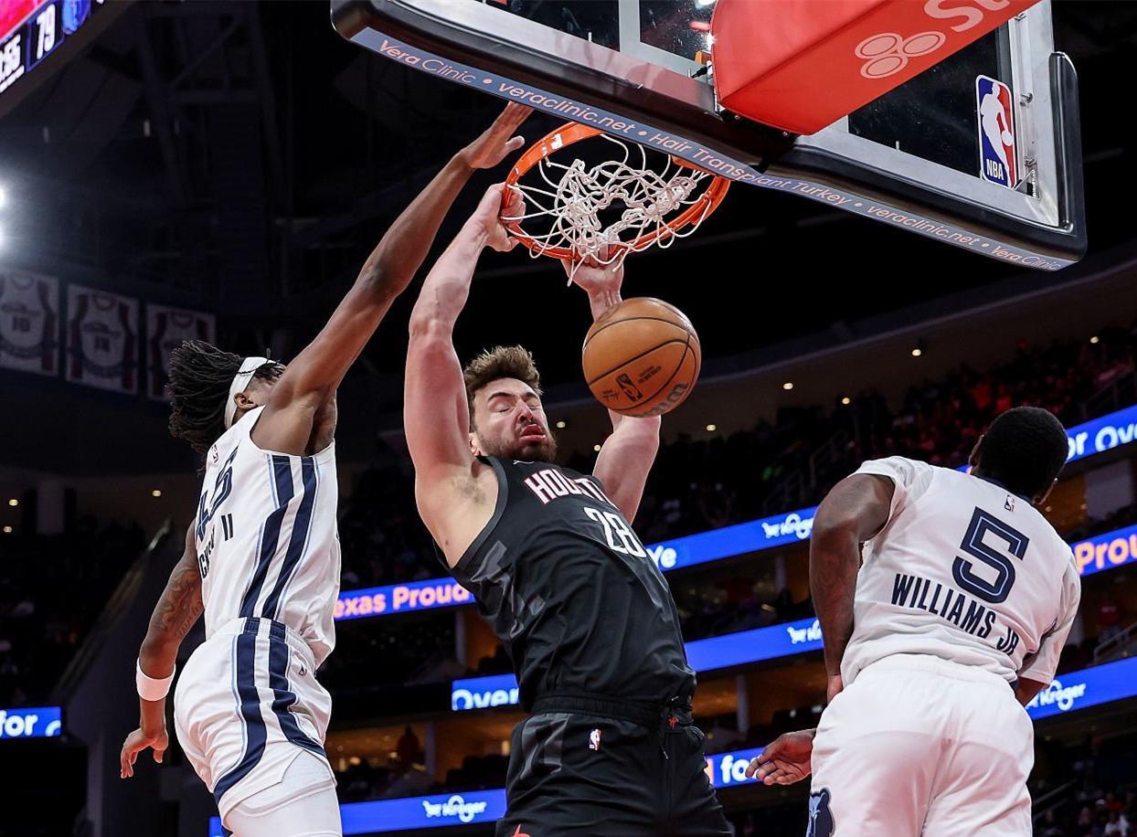 开云app-轰33+9+6!火箭23岁王牌中锋复活,杜兰特大赞:和我配合越发默契