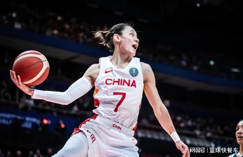 开云体育app下载-女篮晋级世界杯后遭质疑!前队长吐槽集训太长了:宫鲁鸣太老套了